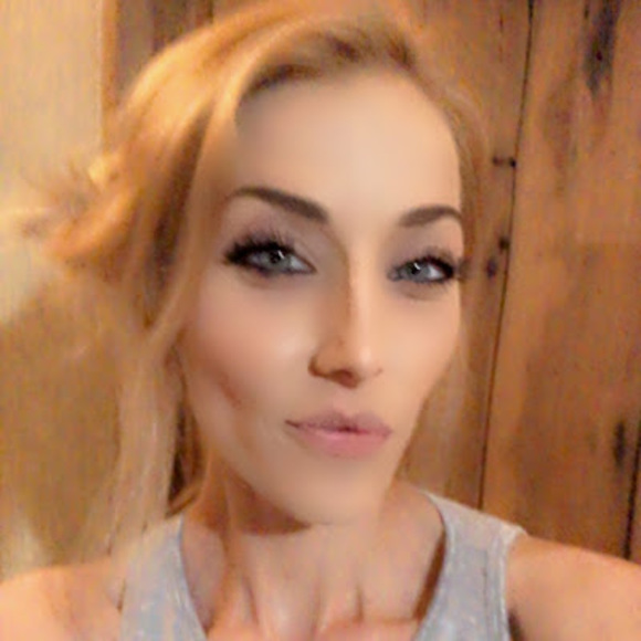 Meet your Posher, Christella - Picture 1 of 1